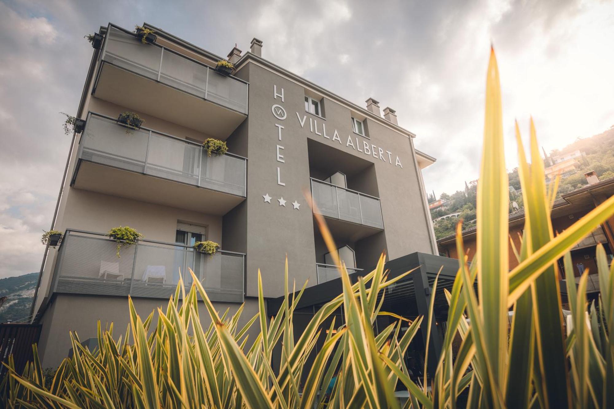 נאגו Hotel Villa Alberta מראה חיצוני תמונה